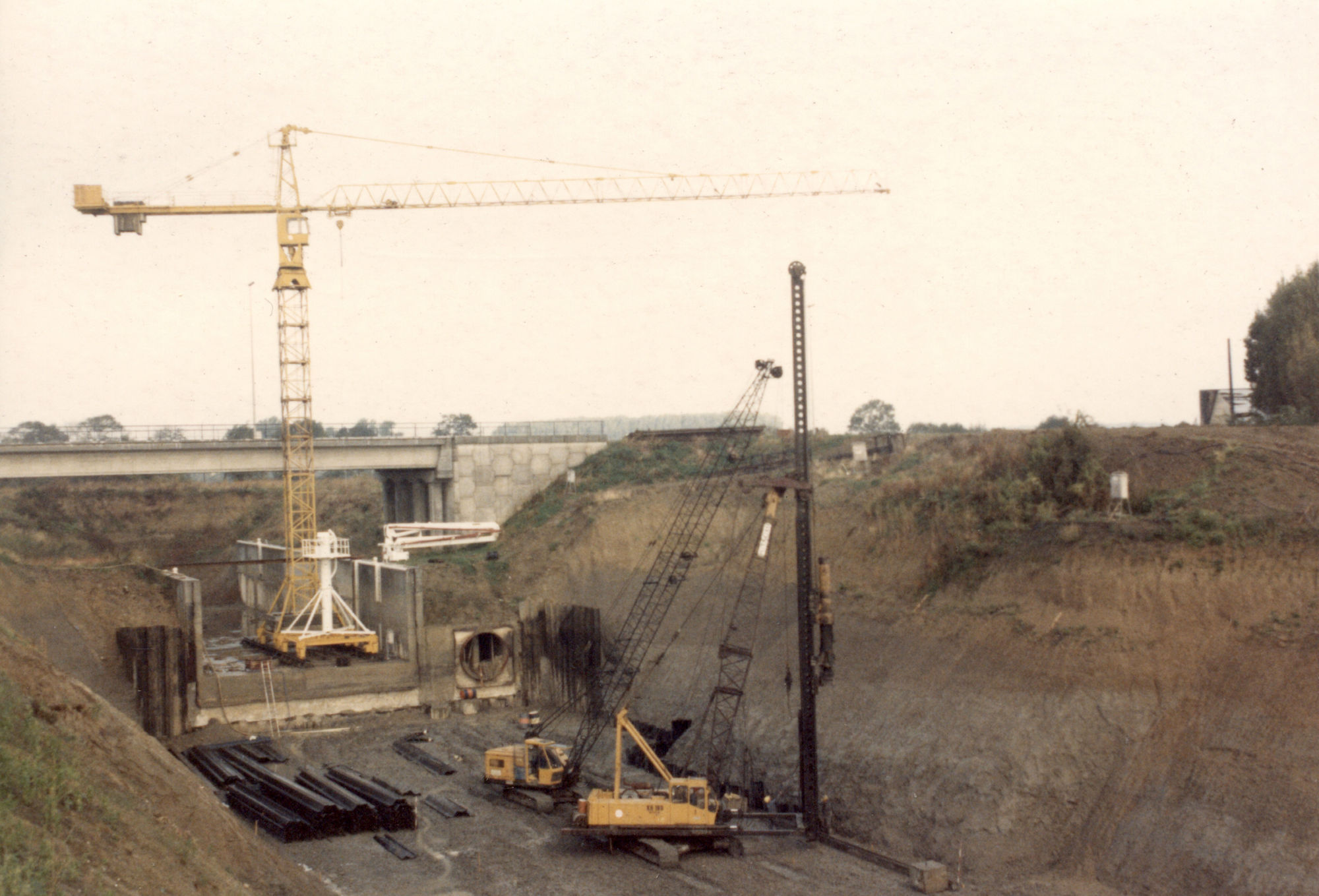 Bouw van de nieuwe sluis op het Kanaal Bossuit-Kortrijk in de Deerlijkstraat te Zwevegem 1987