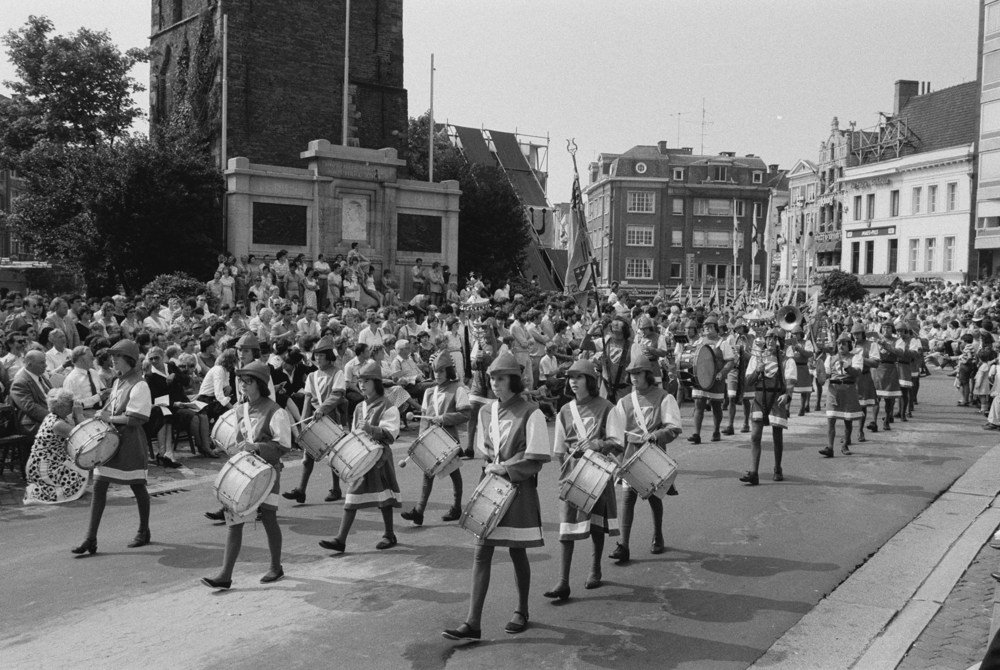 Historische stoet tijdens de 11 juliviering 1982